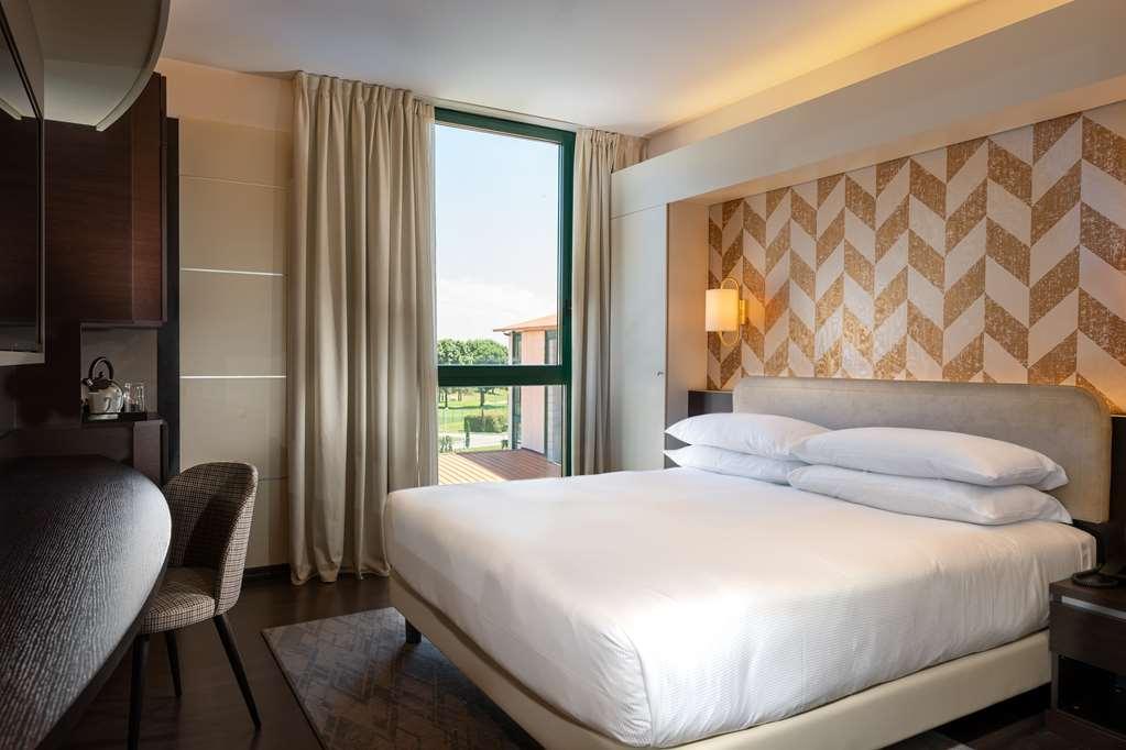 Doubletree By Hilton Milan Malpensa Solbiate Olona Hotel Room photo