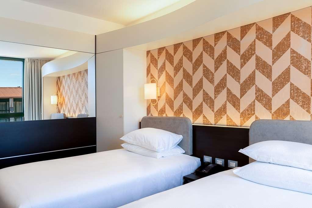 Doubletree By Hilton Milan Malpensa Solbiate Olona Hotel Room photo