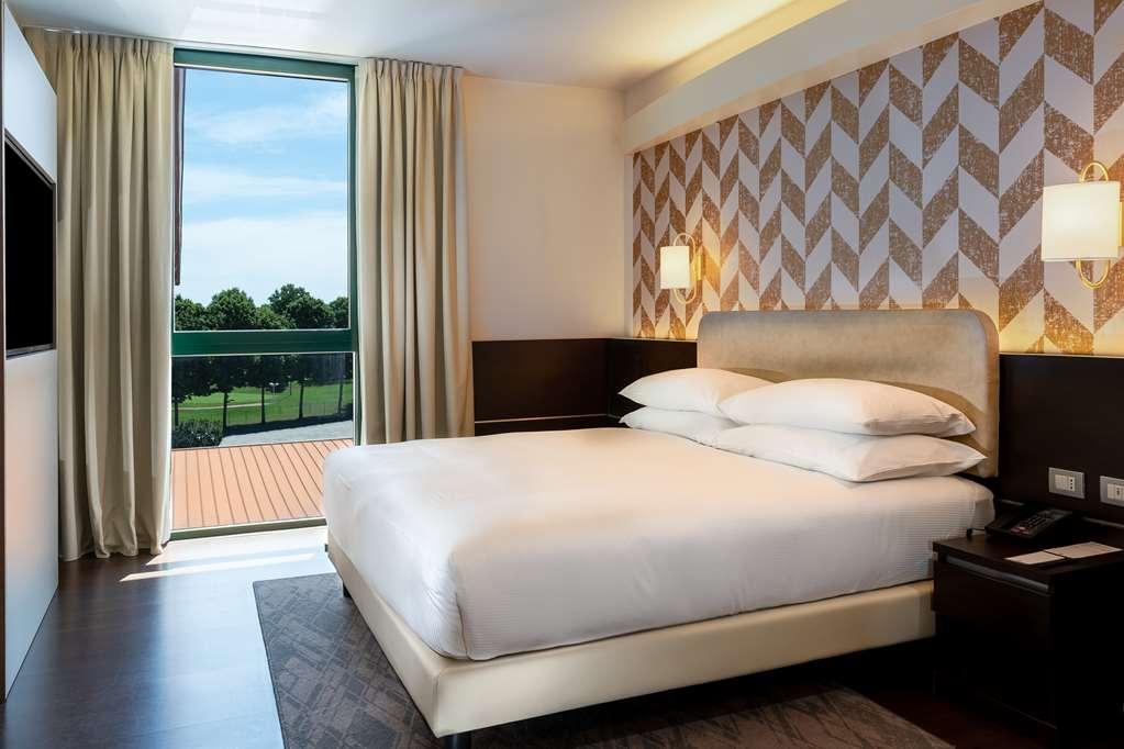 Doubletree By Hilton Milan Malpensa Solbiate Olona Hotel Room photo