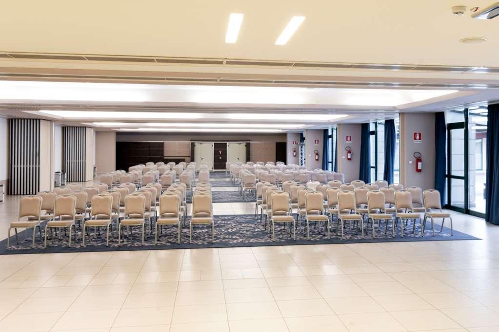 Doubletree By Hilton Milan Malpensa Solbiate Olona Hotel Facilities photo