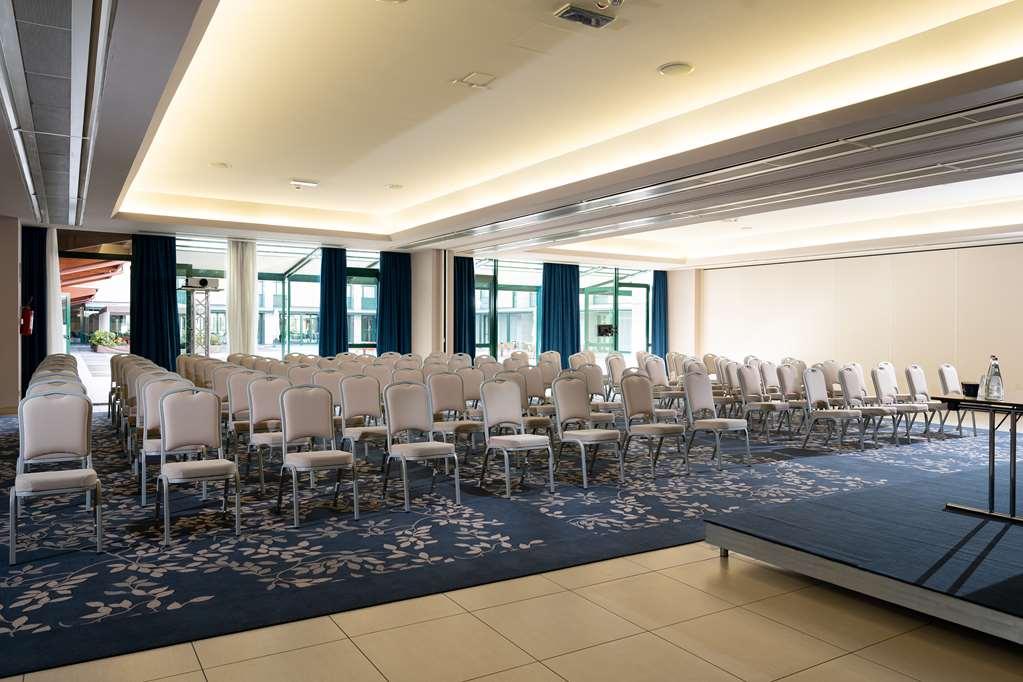 Doubletree By Hilton Milan Malpensa Solbiate Olona Hotel Facilities photo