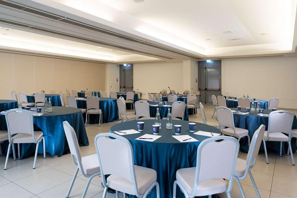 Doubletree By Hilton Milan Malpensa Solbiate Olona Hotel Facilities photo
