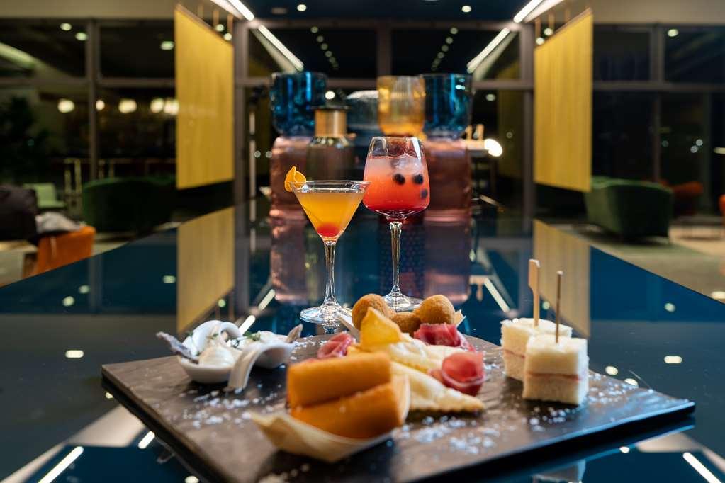 Doubletree By Hilton Milan Malpensa Solbiate Olona Hotel Restaurant photo